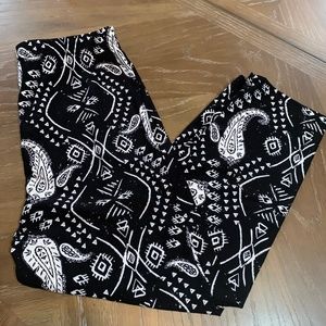 Tribal Vader Capri Leggings